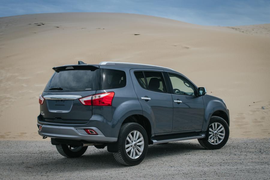  Isuzu MU-X 2018 года  (ZA) (фото 2 из 40)